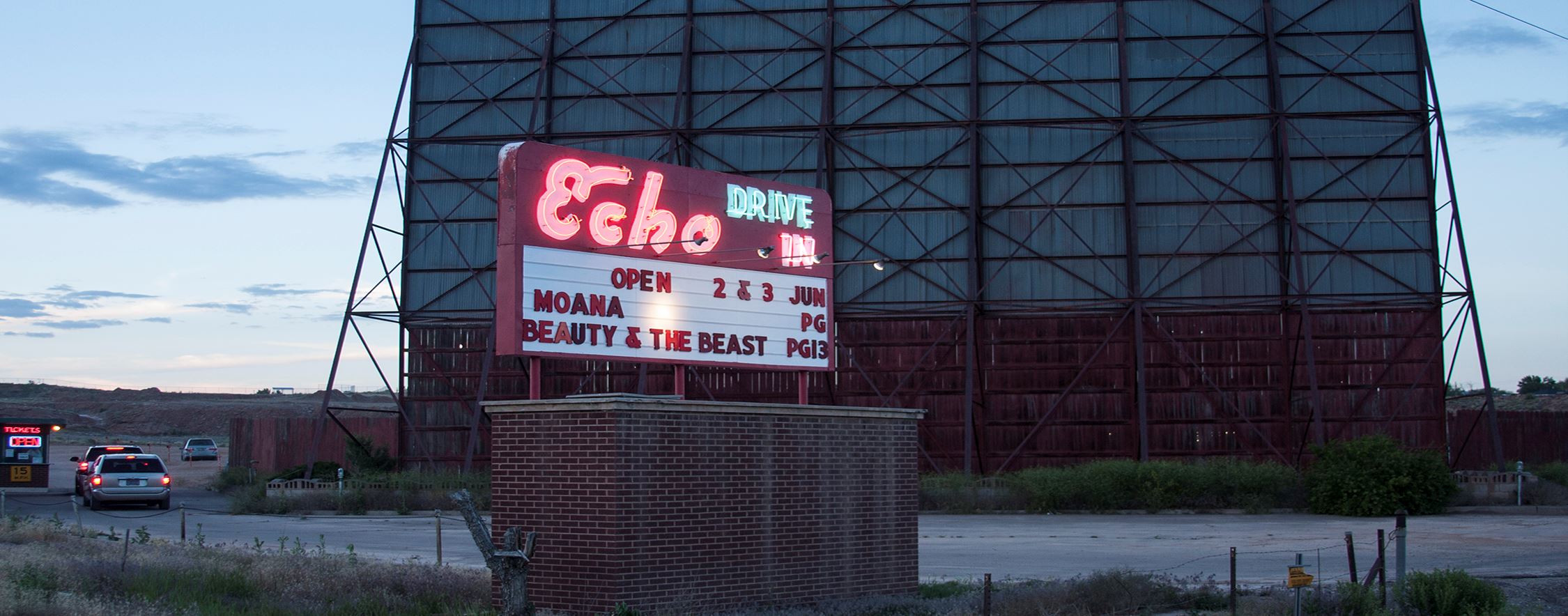 Echo_Drive_In_01